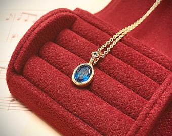 Vintage Elegant Ruby Red Oval Charm Necklace