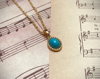 Vintage Elegant Ruby Red Oval Charm Necklace