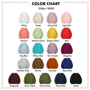 Pu&ograve; includere: Tabella colori di felpe Gildan 18000 in vari colori. La tabella mostra una gamma di colori, tra cui bianco, kaki, rosa cipria, rosa chiaro, papaya, verde matcha, giallo zenzero, rosso, blu nebbia, blu Tiffany, taro viola, magenta, grigio melange, moka, caramello, blu reale, bordeaux, verde militare, verde oliva, blu navy e nero.