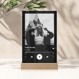 Musikbild auf Acrylglas personalisiert, Spotify-Stil Glas Album Cover, Song Aufsteller mit Holzständer, Geschenk für Partner, Geburtstag