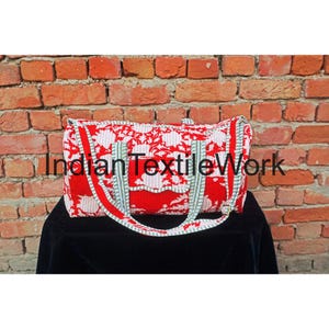 Baumwoll-Reisetasche mit Blumen-Block-Print: Gesteppte Wochenend-Reisetasche