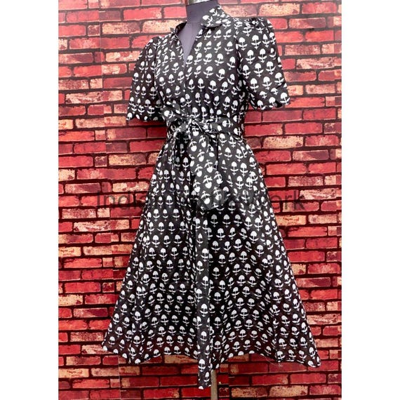 black midi strapless dress Lady Tie - Gala Noir Black Scoop Neck and composed Allen Edmonds Anthropologie The Ariana Square-Neck Material:Other color