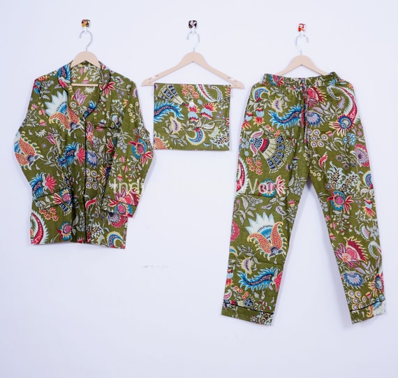 Women's Velvet Tiger Print Night Suit Shirt With Pyjama Set For Women