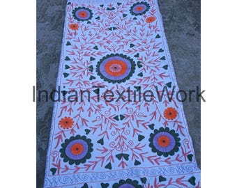 Colcha Suzani bordada: Manta decorativa india colorida, tamaño individual.
