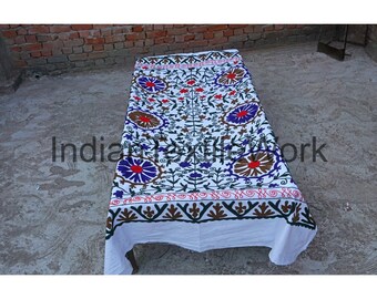 Colcha Suzani bordada: tapiz de algodón indio, manta estilo boho.