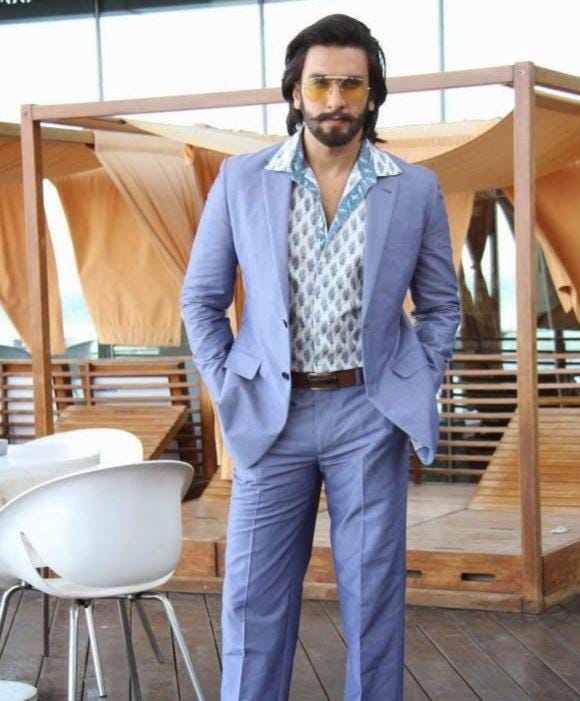 アイスブルーのメンズスーツ：スリムフィットウェディングタキシード