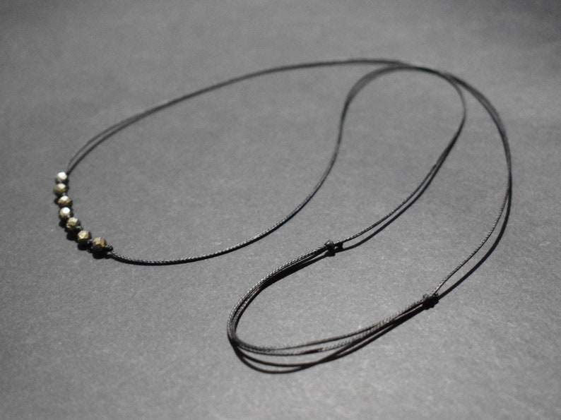 Pyrite necklace/pyrite choker/crystal necklace/minimalist crystal necklace/abundance prosperity crystal necklace/crystal lover gift/sister imagem 7