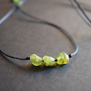 Peridot choker necklace, crystal choker necklace, minimalist dainty crystal necklace, green crystal necklace, beaded crystal necklace gift