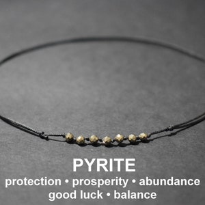 Pyrite necklace/pyrite choker/crystal necklace/minimalist crystal necklace/abundance prosperity crystal necklace/crystal lover gift/sister imagem 1