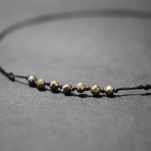 Pyrite necklace/pyrite choker/crystal necklace/minimalist crystal necklace/abundance prosperity crystal necklace/crystal lover gift/sister imagem 3