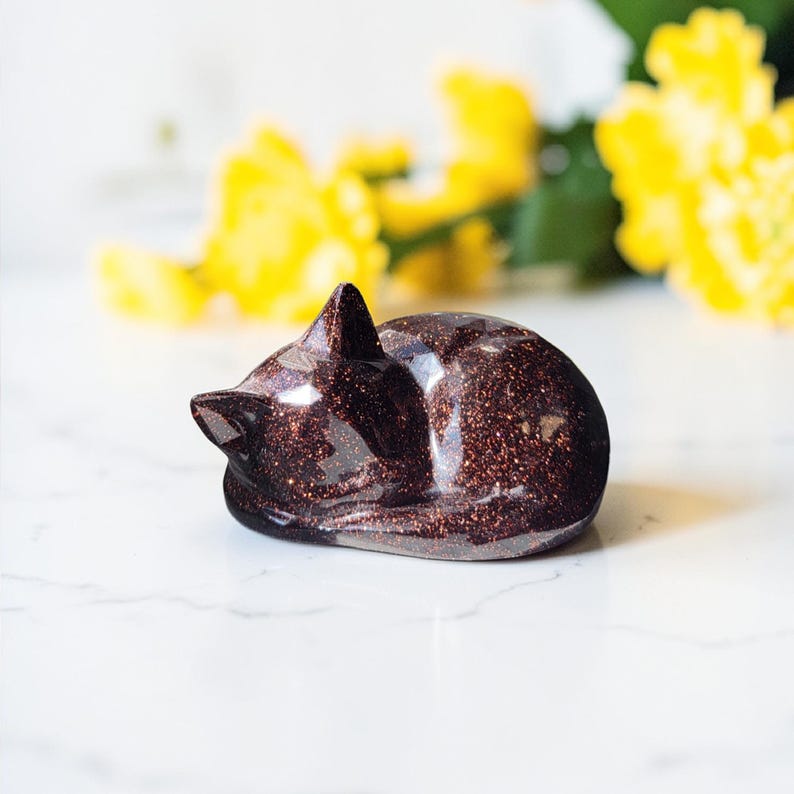 Custom Cremains Cat Memorial Figurine: Cremation Ashes Resin Keepsake Dog Cremation Figure bild 6