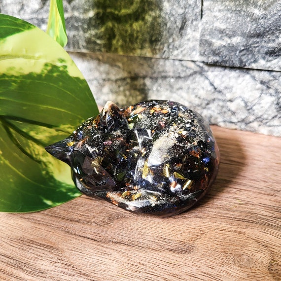 Custom Pet Memorial Figurine: Cremation Ashes Resin Keepsake