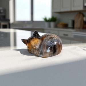 Custom Cremains Cat Memorial Figurine: Cremation Ashes Resin Keepsake Dog Cremation Figure bild 3