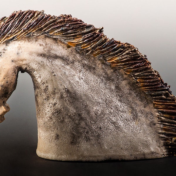 Belleza blanca - caballo de cerámica, escultura hecha a mano, única, técnica Raku