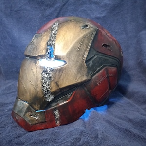 Iron man mark 85 Battle Damaged Helmet: Wearable