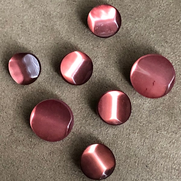 Set of Peach, Copper-Coloured Acrylic Vintage Shank Sewing Buttons, Round with Curved Facets, Two Sizes, Two 20 mm, Five 15 mm,