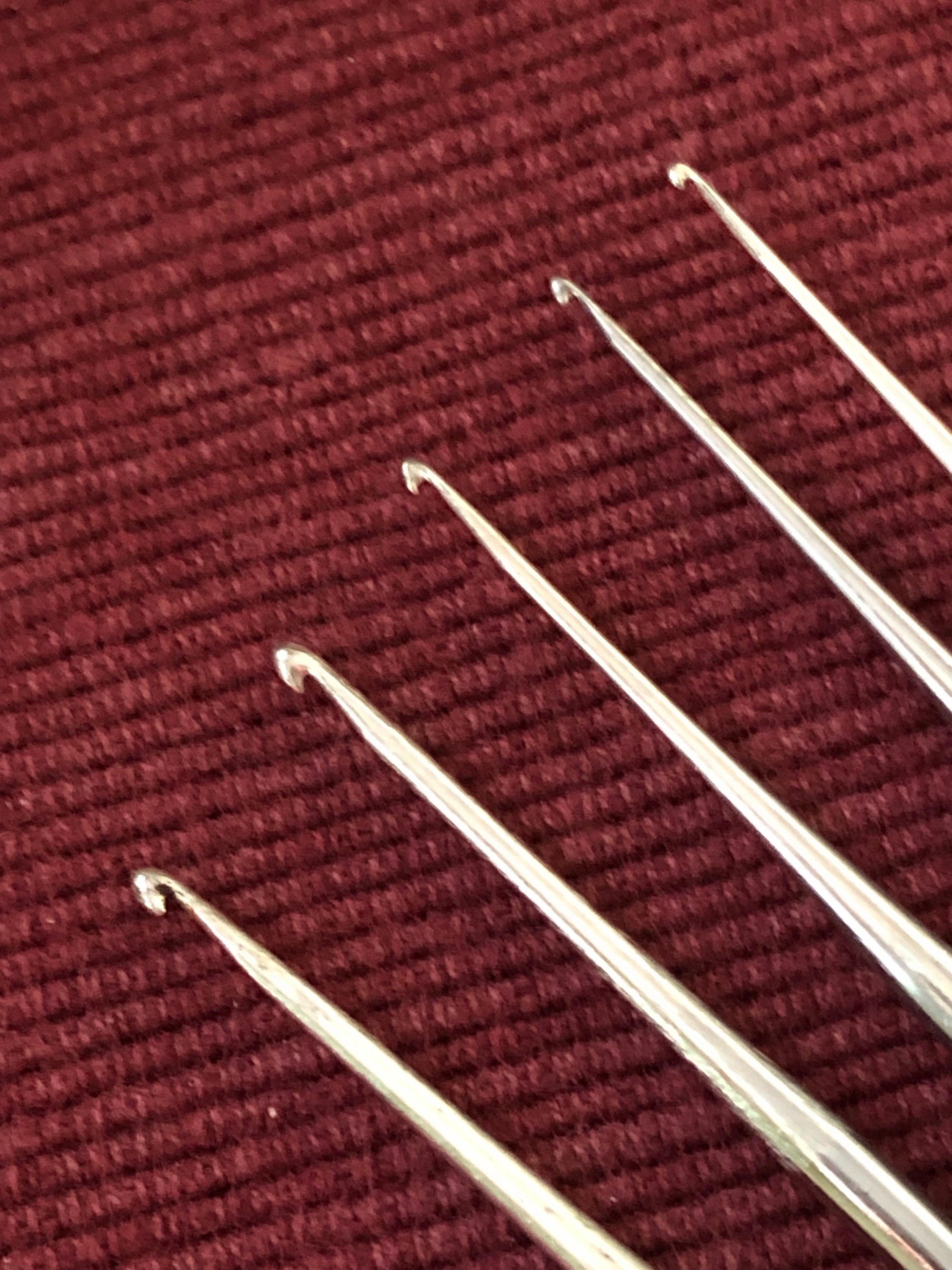 New 1Pc 2mm-6mm Crochet Hooks Red Knitting Needle Silicone Handle Aluminum Crochet  Needles For Weaving
