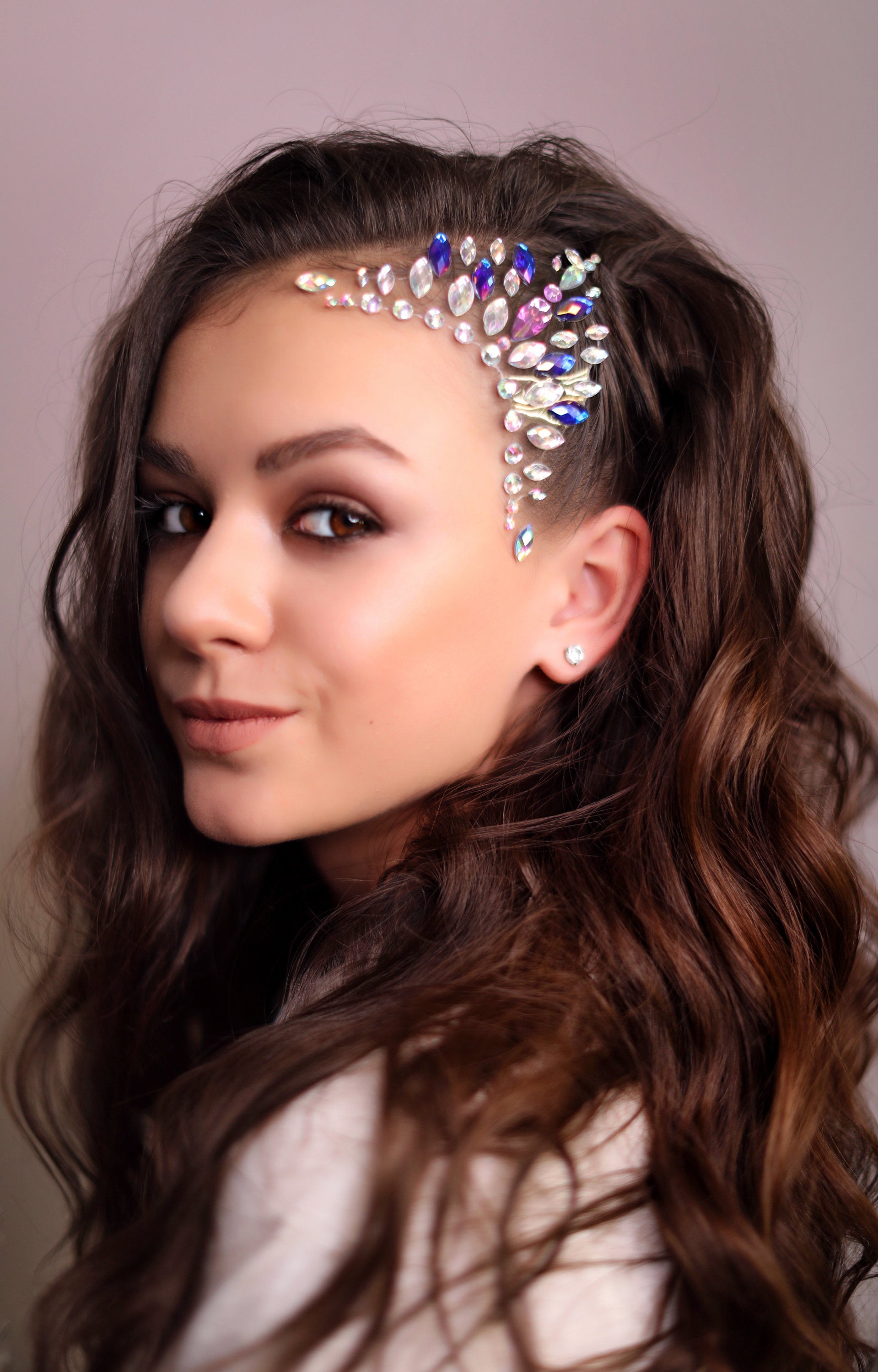Стразы на волосы. Украшение на пучок для художественной. Детский макияж со стразами. Набор мини-заколок бьюти дизайн стиль. Стразы для девочек.