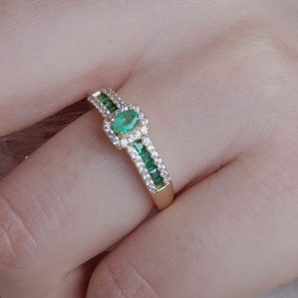 Bague émeraude magique inspirée par le magicien d'Oz Gold Band avec des bijoux de pierre de naissance en pierre précieuse de zircon blanc meilleur cadeau pour son anniversaire