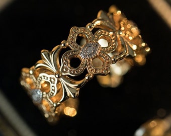 Vintage gouden ring met filigraan kant Bandring Verstelbare opengewerkte fantasie-sieraden met witte edelsteen Ideaal voor verlovings- en trouwringen