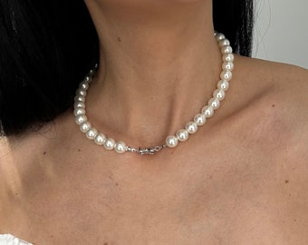 Shell Pearl Choker Necklace with Sterling Silver Bow Clasp, Stunning Wedding Necklace, Classic and Sophisticated Pearl Necklace, white pearl