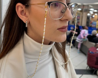 Eyeglasses pearl chain made with dainty white pearls, Silver or gold glasses holder, Glasses Chain, Laces for Sunglasses, Sunglasses Holder