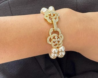 Vintage Double Strand Pearl Bracelet: 14k Yellow Gold - Estate 