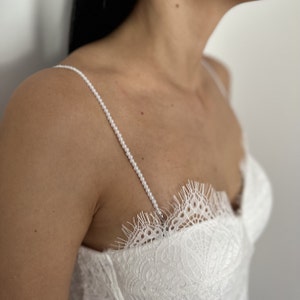 Thin wedding dress straps