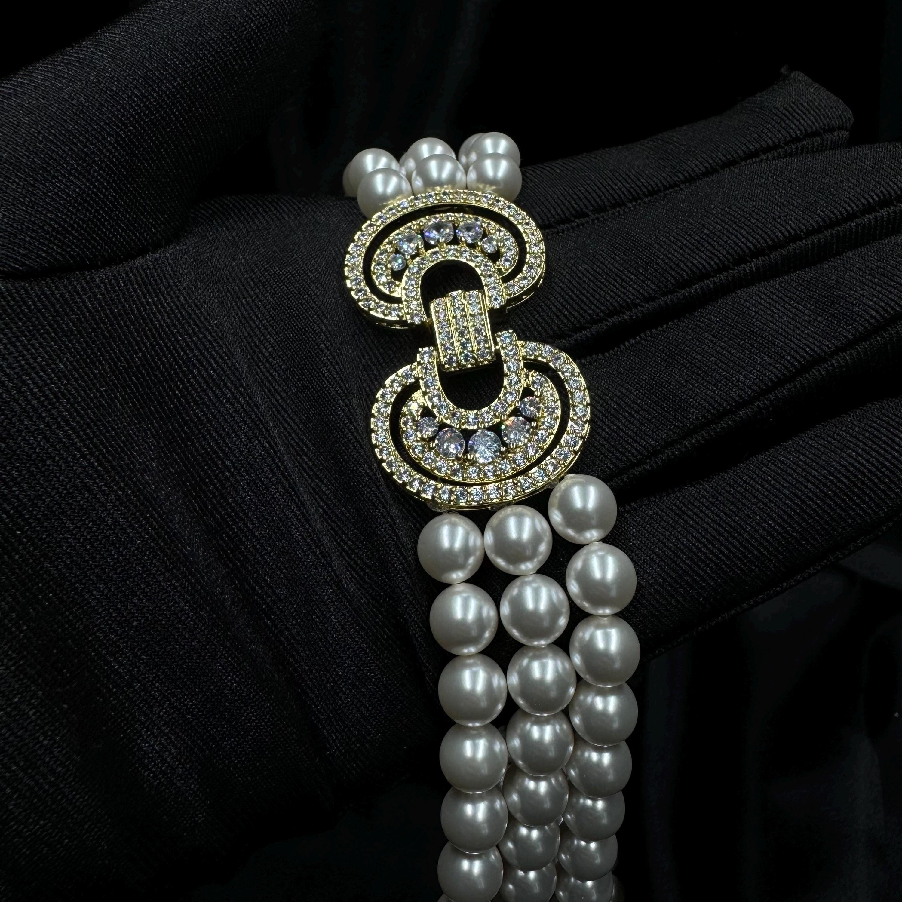 Ancien superbe Collier couleur or pale émail perles blanches bijou