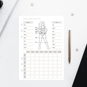 Op de afbeelding: Een printbare lichaamsmaattracker met een lijntekening van een persoon. De tracker bevat secties voor "Voor" en "Na" metingen, evenals een raster om metingen te volgen gedurende acht weken.