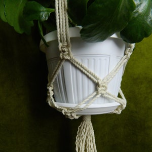 DIY macrame plant hanger pattern, Macrame wall hanging pattern, Plant hanger tutorial, Hanging planter macrame, Succulent wall planter