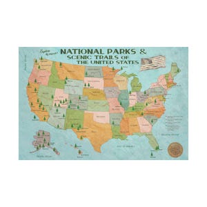 Puede incluir: Un mapa de estilo vintage de los Estados Unidos, que muestra parques nacionales y senderos escénicos. El mapa presenta un efecto de acuarela con cada estado en un color diferente. Incluye el texto "NATIONAL PARKS & SCENIC TRAILS OF THE UNITED STATES" y una rosa de los vientos.