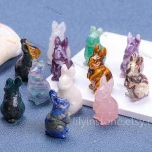 Kristallquarz-Kaninchenstatuen, Regenbogenfluorit-Ozeanjaspis-Kaninchen, 1,3-Zoll-Rosenquarz-Kaninchen, handgeschnitzte Tiere, die Wohnkultur heilen