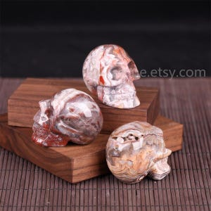 2 Inches ,Handmade Carved Gemstone Skull, Persian agate Skull , Crystal Decor,Carved Skull,Pockets Crystal,Crystal Gifts, Healing Crystals.