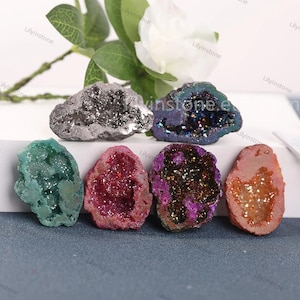 Regenbogen Aura Quarz Kristall Geode, Engel Aura Quarz Cluster, roher Regenbogen Kristallcluster, Mineralprobe, Heilkristall Wohnkultur Geschenk