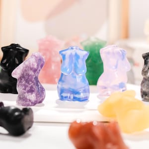 1,5 pouces, déesse en pierres précieuses sculptées à la main, modèle en quartz sculpté à la main, figurine en cristal, modèle en cristal de quartz, décoration d'intérieur, cadeaux de Saint-Valentin pour elle.