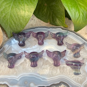 Bull&#39;s head shape,Small Decoration Supply,Small ornament Rainbow Fluorite Gemstones,Rainbow fluorite flakes. Wholesale Gifts