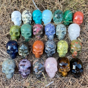 2 Inches ,Handmade Carved Gemstone Skull, Quartz Skull Figurine, Crystal Decor,Carved Skull,Pockets Crystal,Crystal Gifts, Healing Crystals.