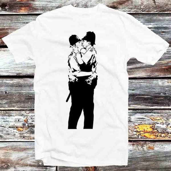 Banksy politieagenten zoenen homo lesbische trots trots LGBT T shirt Vintage retro gift mens Womens Unisex cartoon anime top Tee B1219