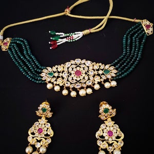 Kundan und Smaragd Choker Set