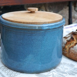 Ceramic bread storage box