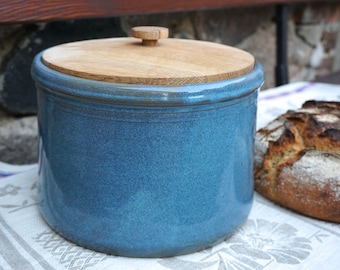 Ceramic bread storage box