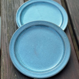 medium-sized ceramic plate - cake plate - saucer - flat dinner plate
