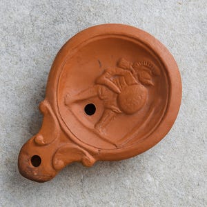 Roman oil lamp, gladiator lamp, terracotta oil lamp, handmade replica, hoplomachus, ancient Rome decor, archaeological gift, Museum replica