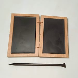 Tavoletta cerata 14 x 9 cm, Dittico, Quaderno romano, Rievocazione di una tavoletta da scrittura rilegata in nero a doppia copertina, Scriptorium