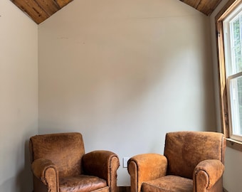 Par de sillones club antiguos de cuero francés