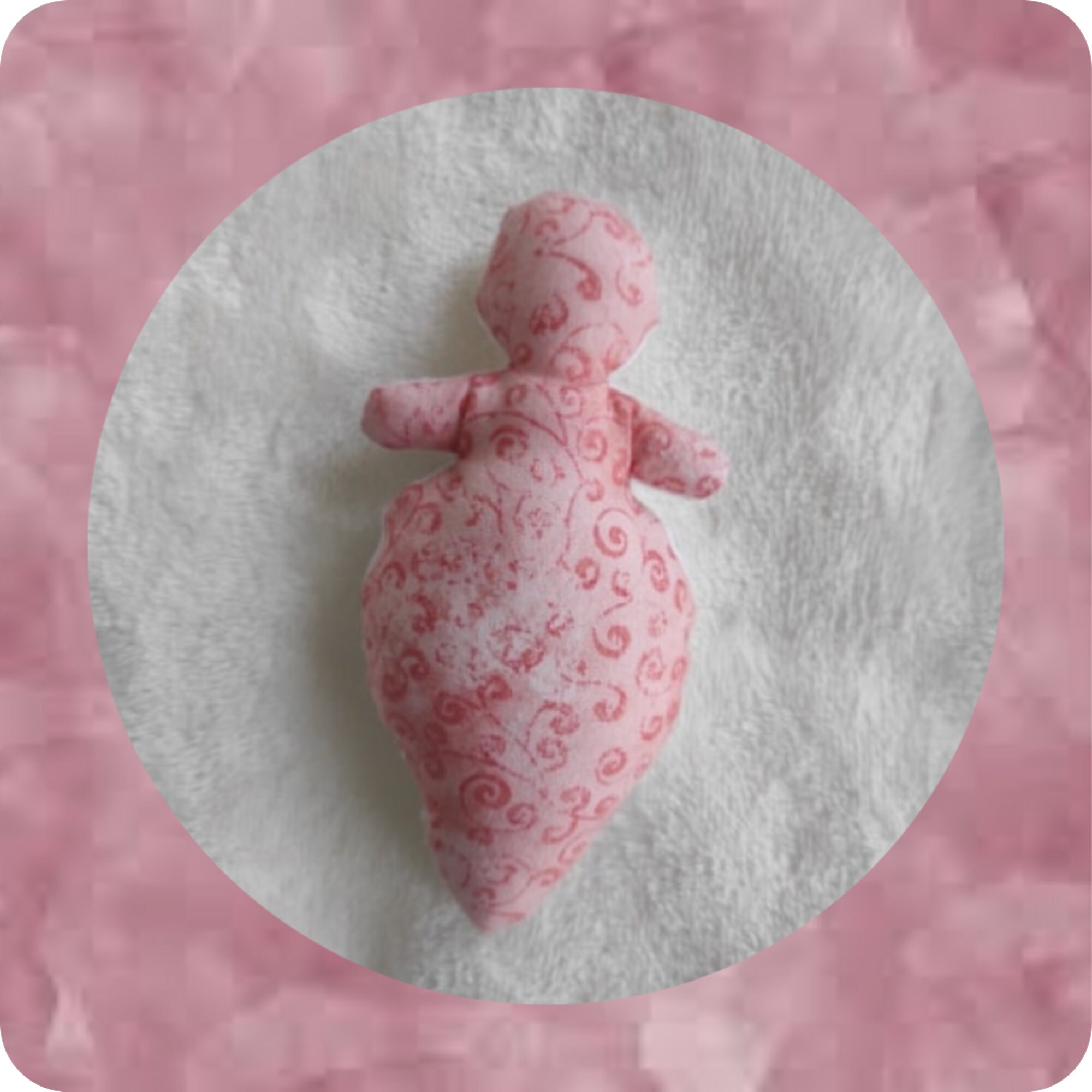 Poupée Tissu Rose avec Pierre Gemme de Quartz Pour Retrouver L'amour, Witdoll Poupée d'amour Rose Ca