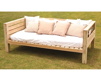 Vintage 2024 outdoor daybed