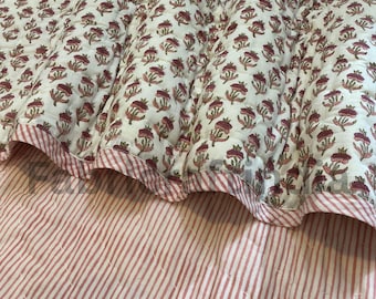 Rosy Meadow Floral Comforter Quilt, Hand-Block Printed Pure Cotton Quilted Throw Blanket for Couch and Bed, Lap Bedding Coverlet Oversized