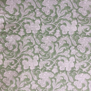 Tessuto di cotone stampato a blocchi verdi russi, tessuto indiano stampato a blocchi a mano, tessuto di cotone tagliato su misura, tessuto per abbigliamento, tessuto di cotone verde